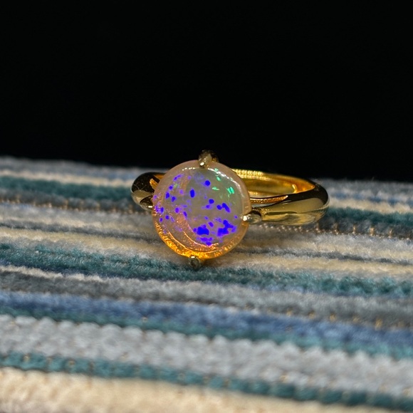 Absolutely Stunning Rainbow Galaxy 4-Prong 18k Gold Luxury Crystal Opal Ring - Picture 4 of 5